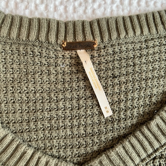 GUC Free People Moonshine V Oversized Cold Shoulder Sweater | Sz M | Olive Green - Picture 4 of 8